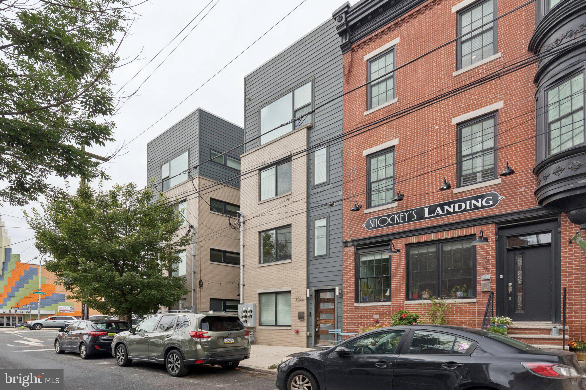 QUEEN VILLAGE - Residential