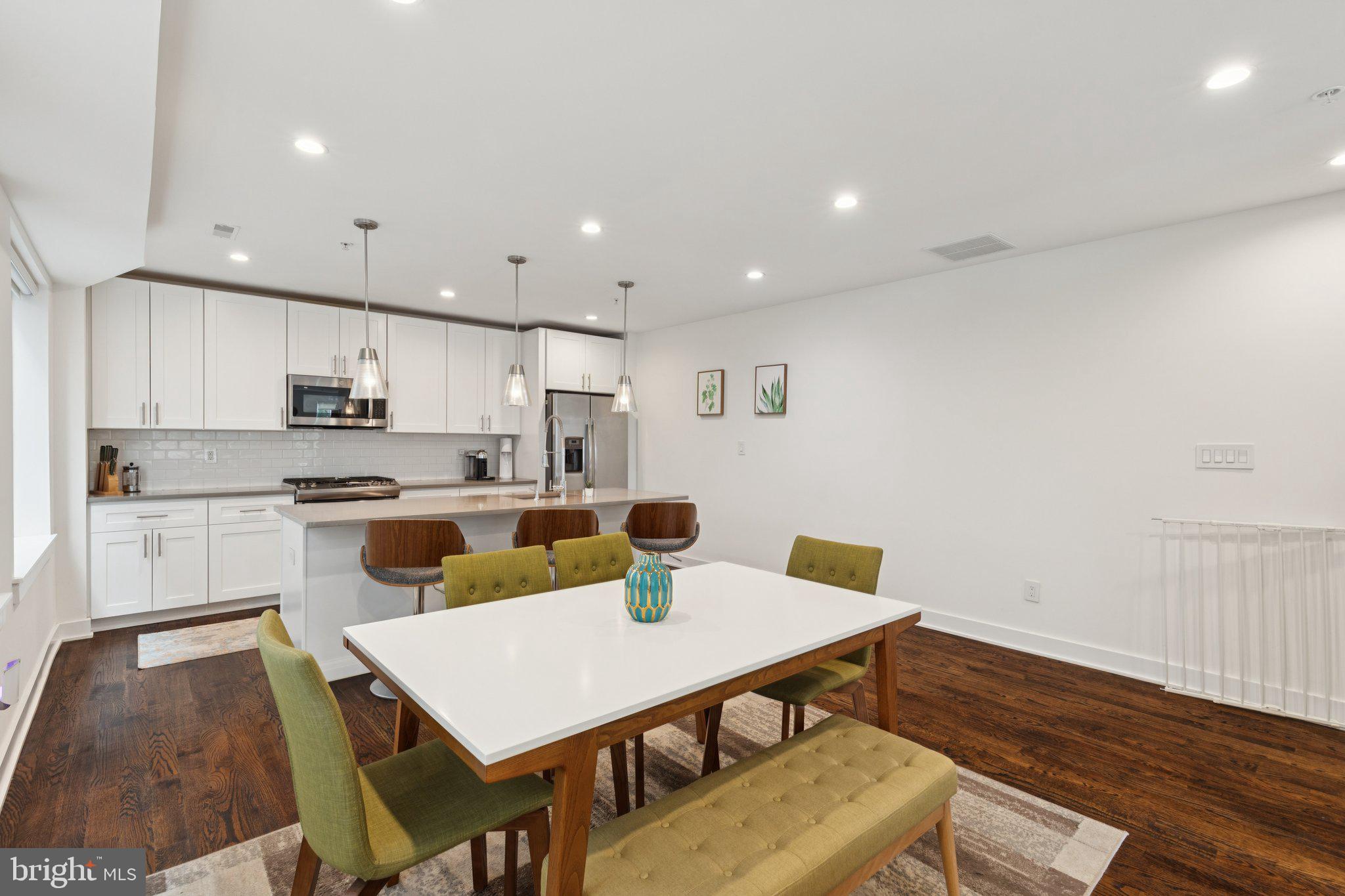 QUEEN VILLAGE - Residential