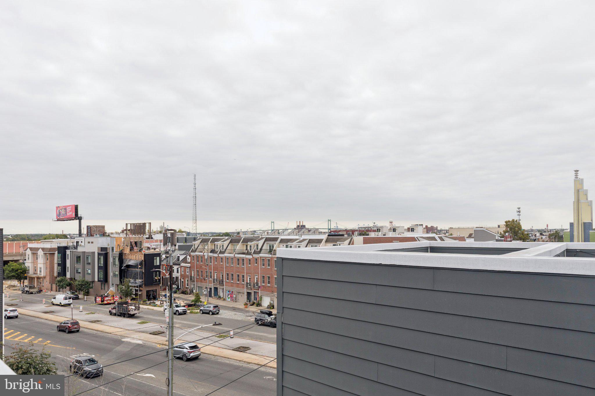 QUEEN VILLAGE - Residential