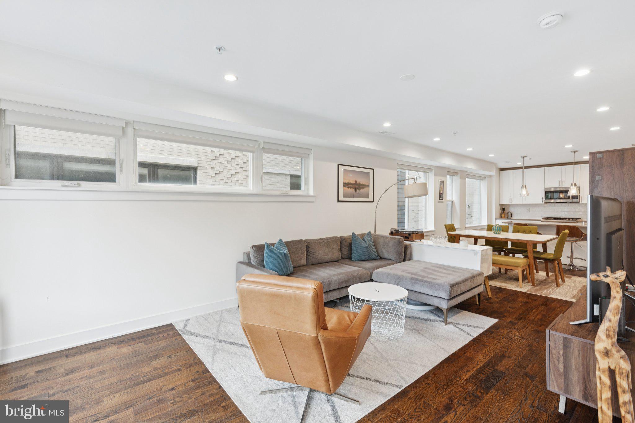 QUEEN VILLAGE - Residential