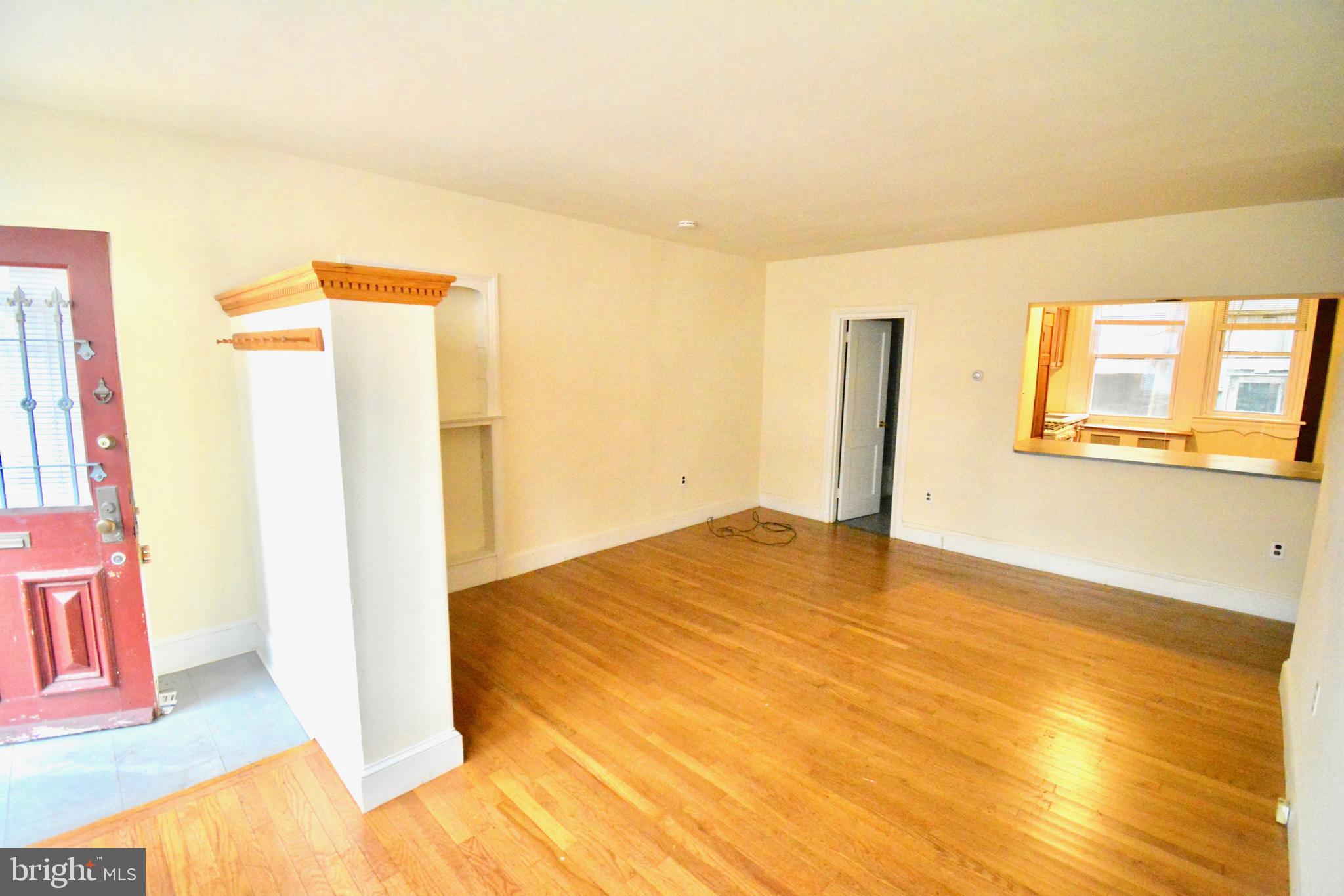 Artist's studio or private office available for immediate occupancy in historic Germantown. First floor unit with full bath and kitchen. Tenant pays gas and electric. Hardwood floors throughout. Zoning requires that a business be associated with the space but someone can also live in the unit.