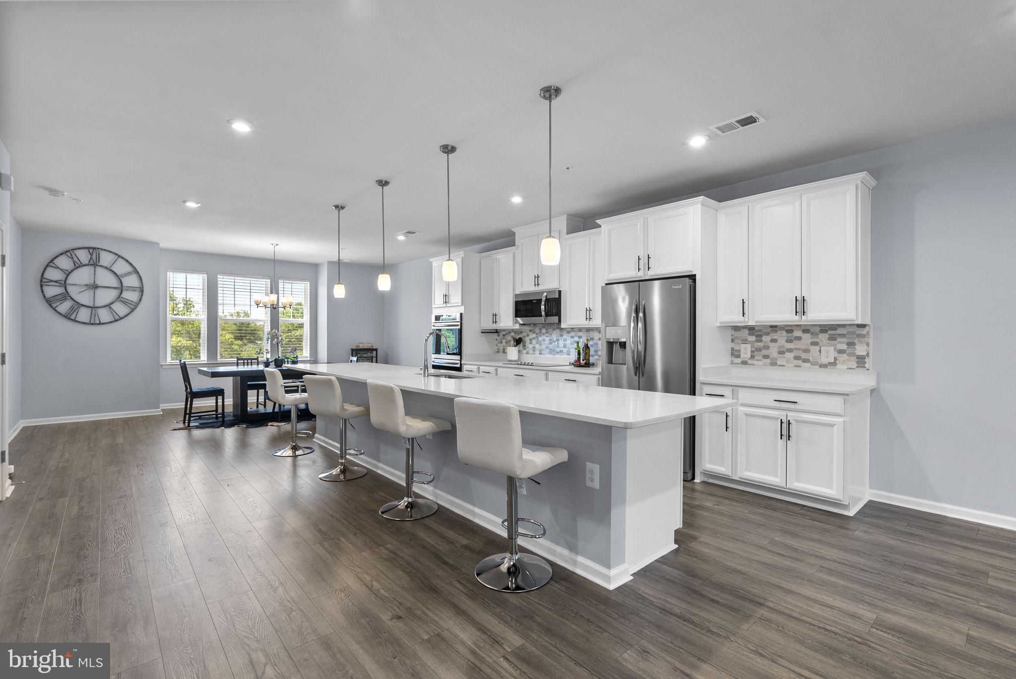 METRO POINTE - Residential