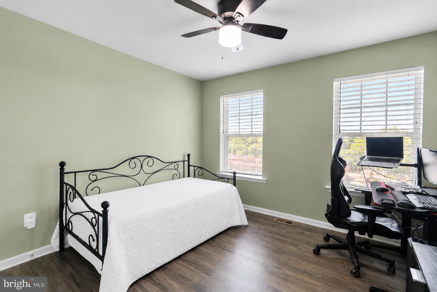 METRO POINTE - Residential