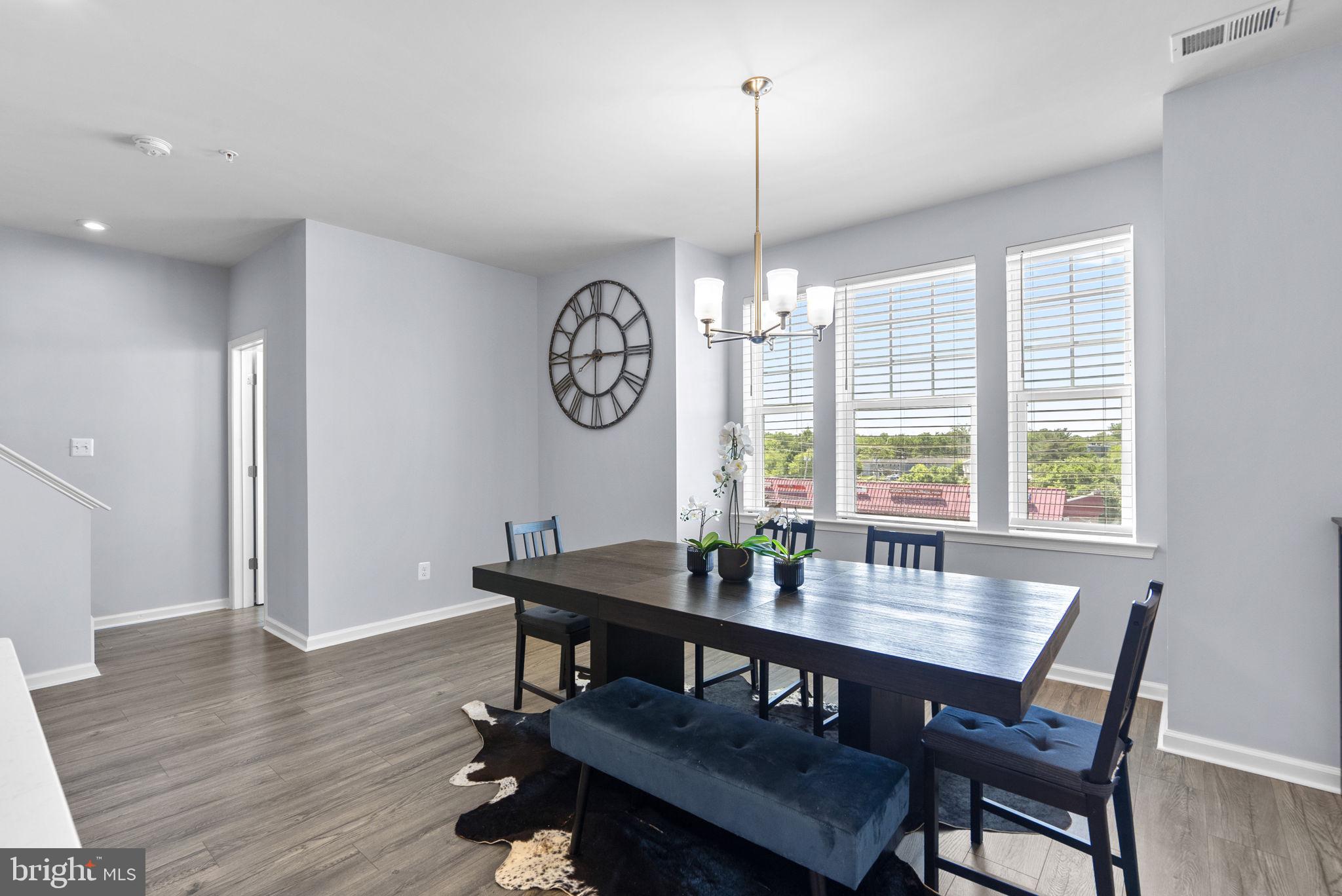 METRO POINTE - Residential
