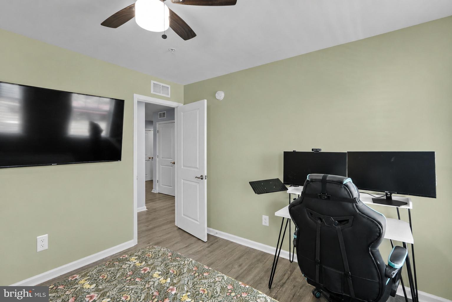 METRO POINTE - Residential