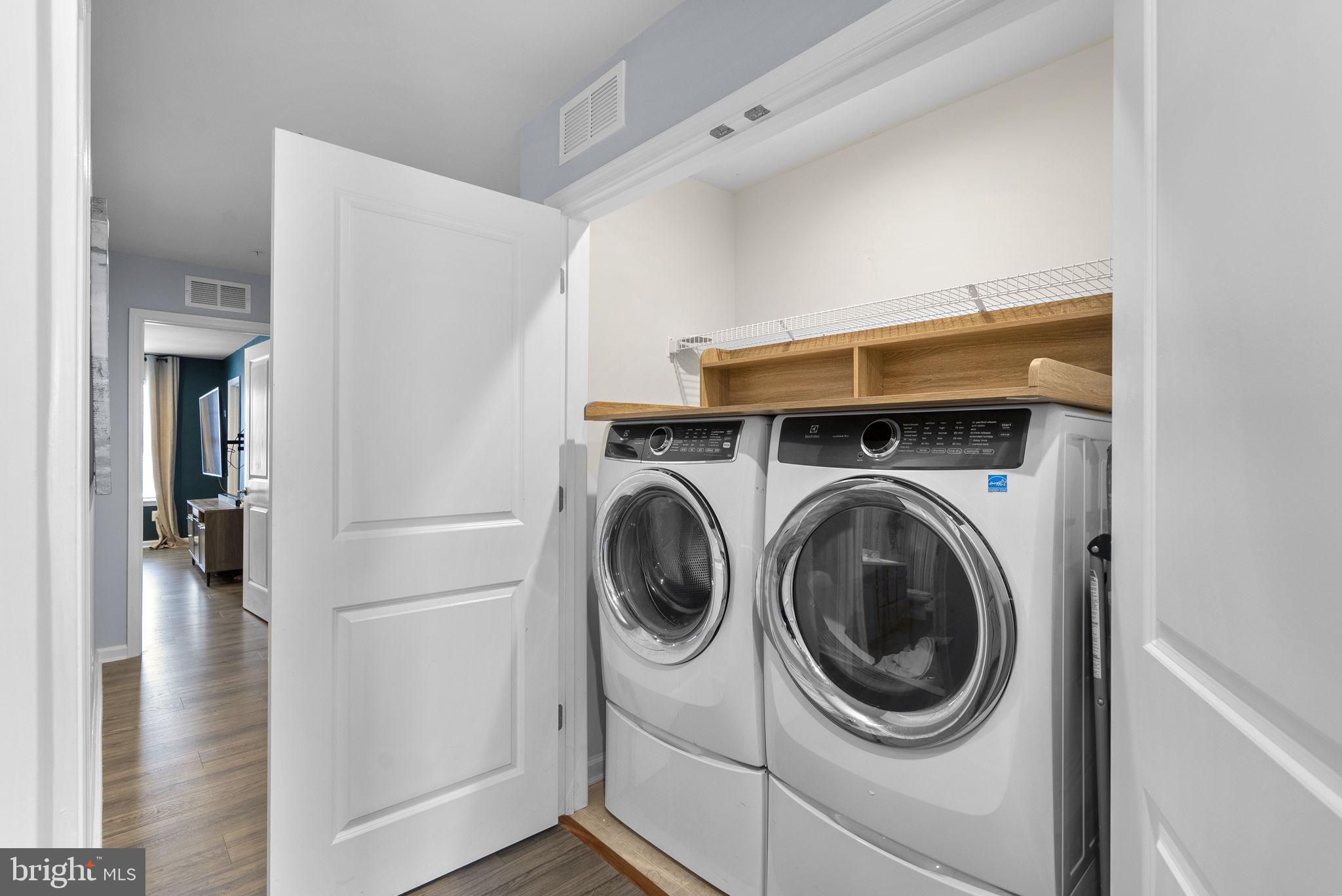 METRO POINTE - Residential