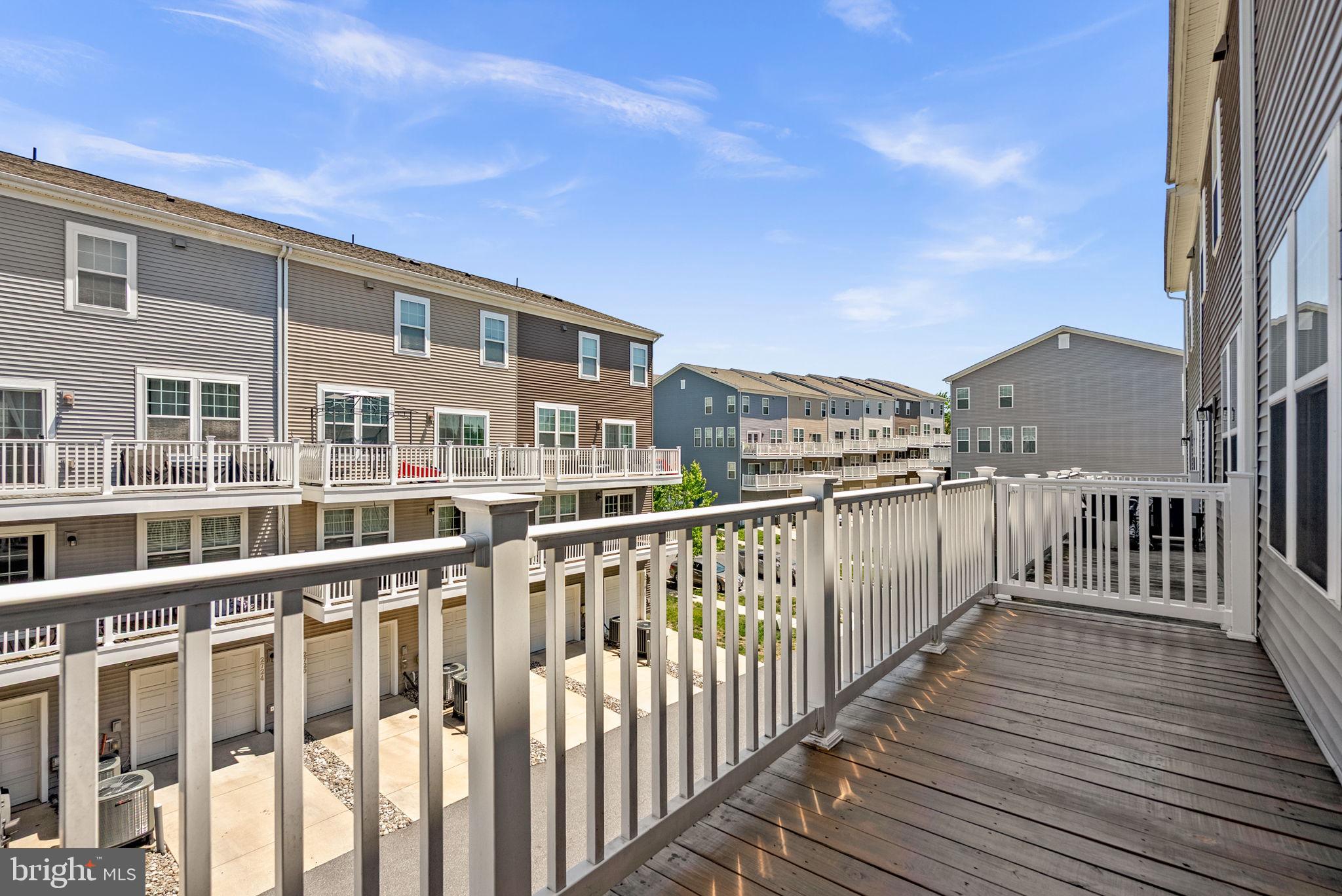 METRO POINTE - Residential