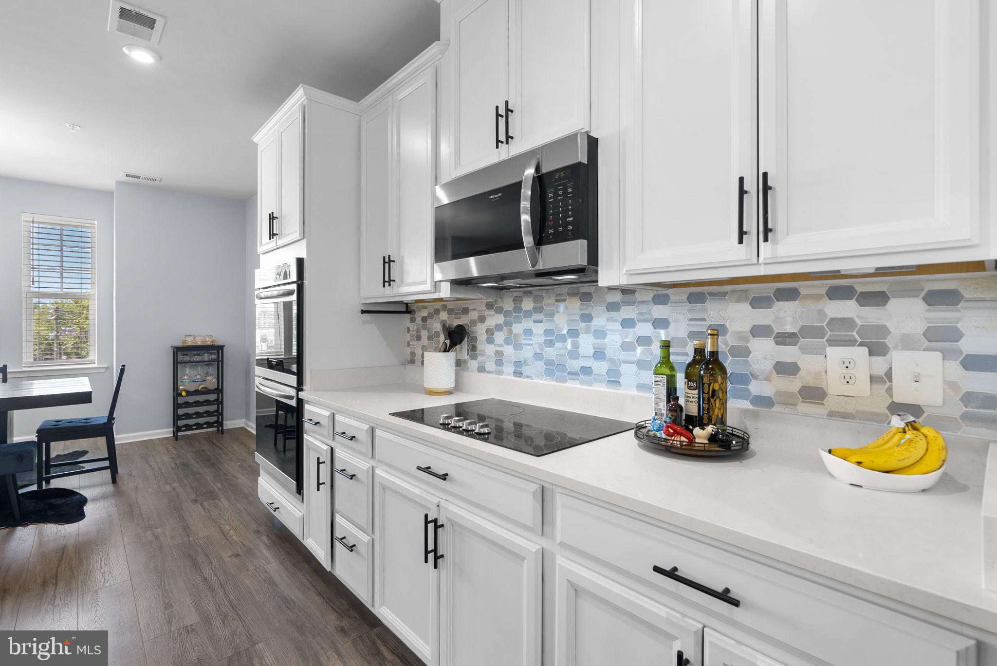 METRO POINTE - Residential