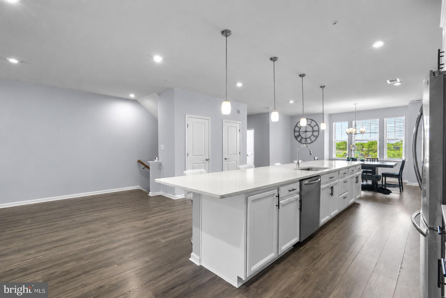 METRO POINTE - Residential