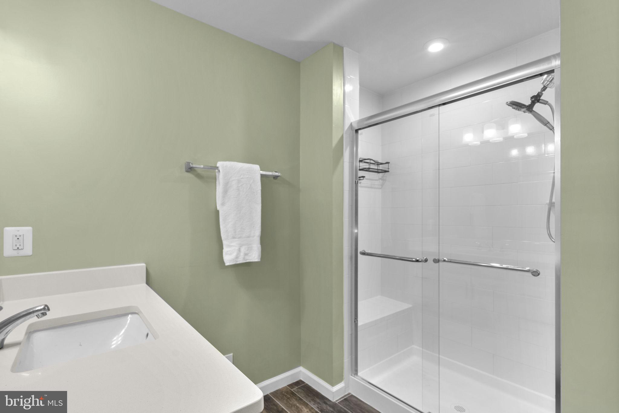 METRO POINTE - Residential