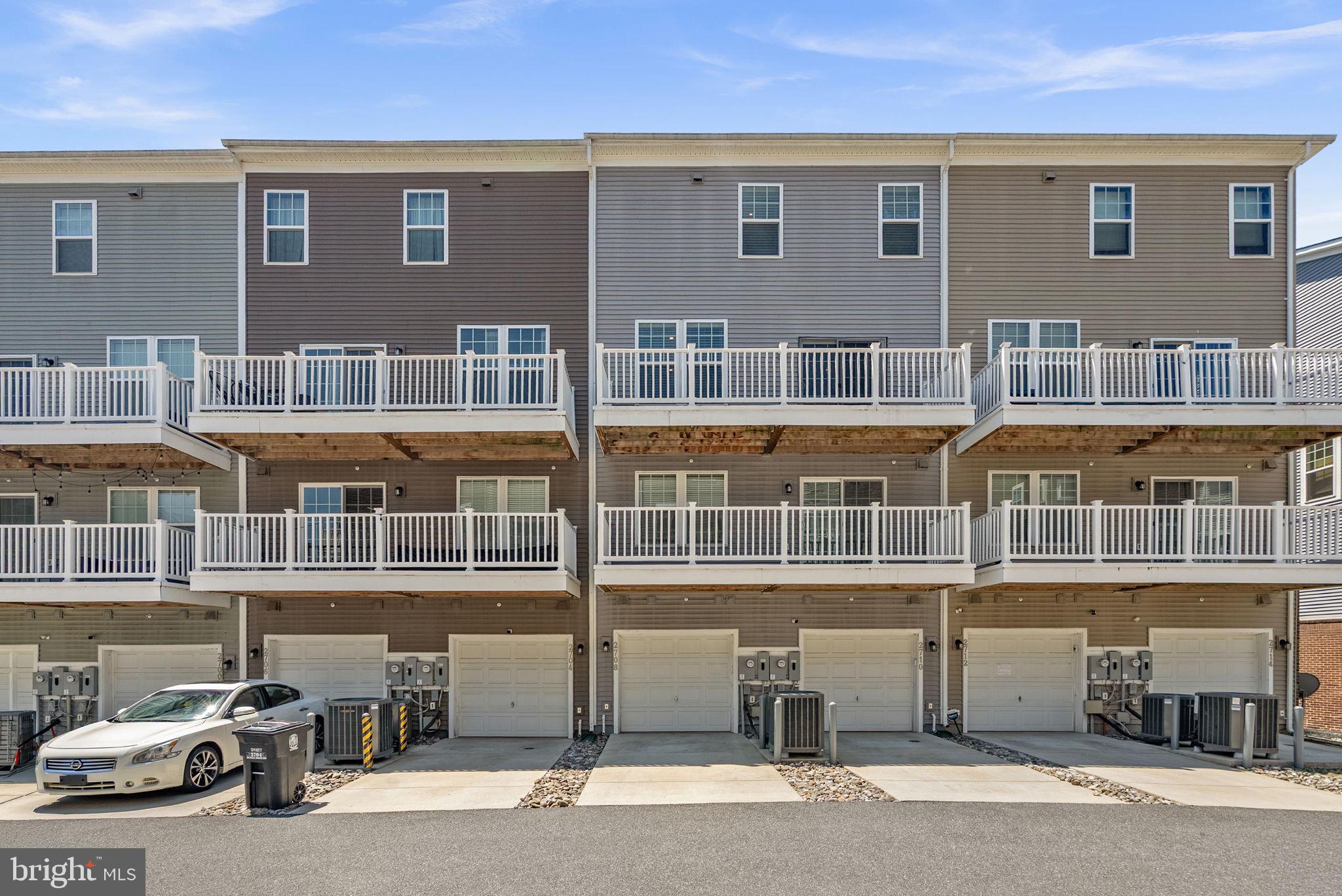 METRO POINTE - Residential