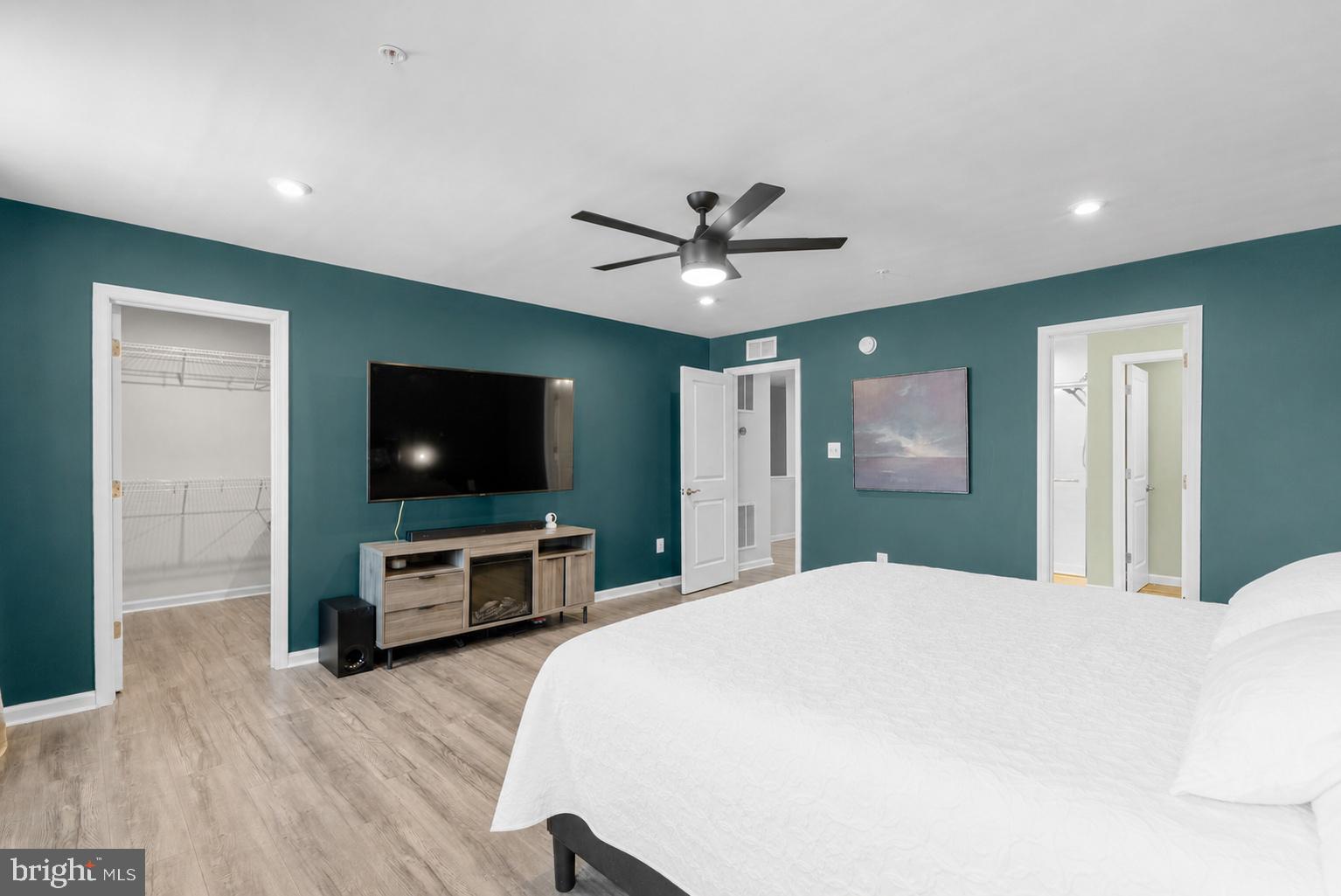 METRO POINTE - Residential
