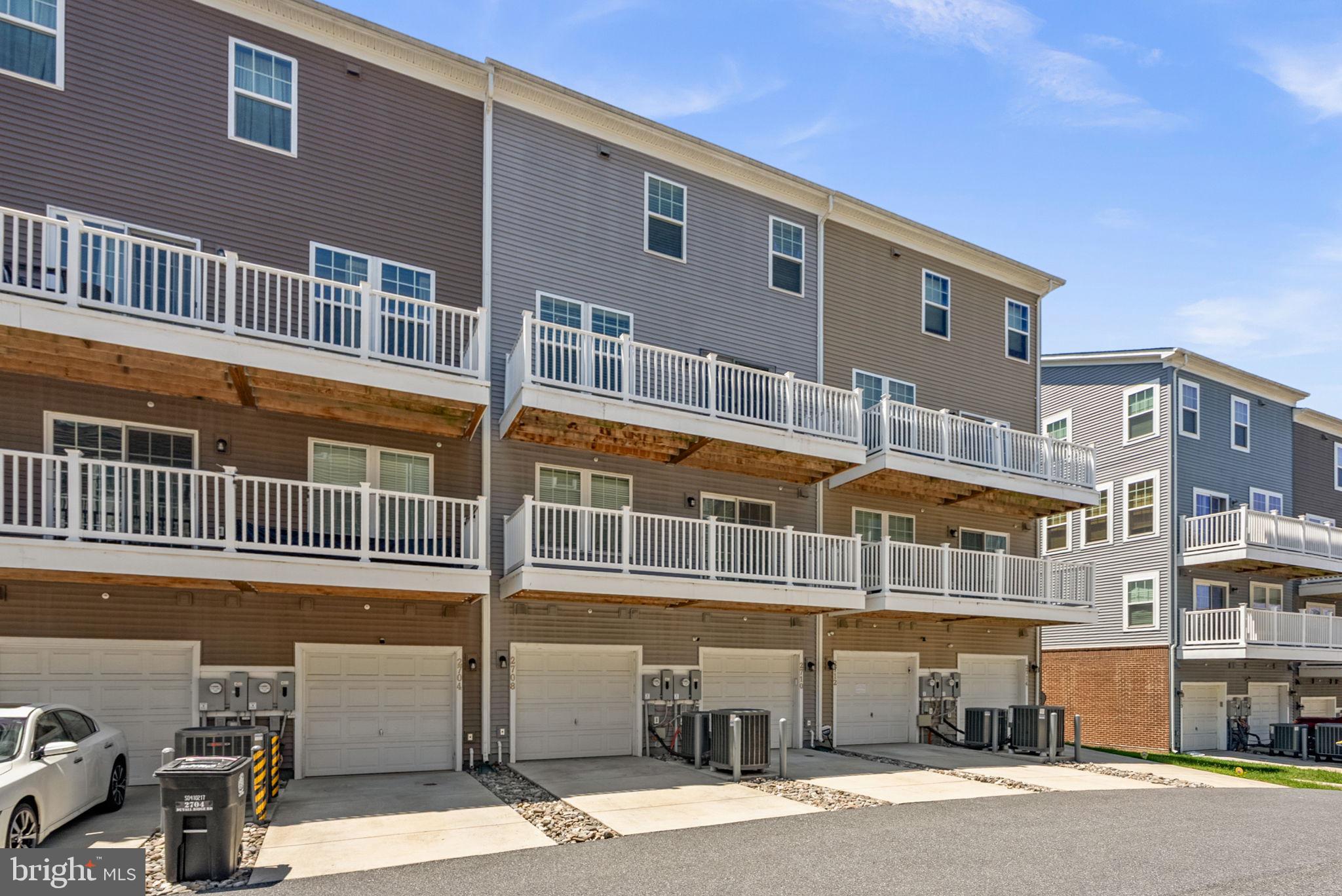 METRO POINTE - Residential