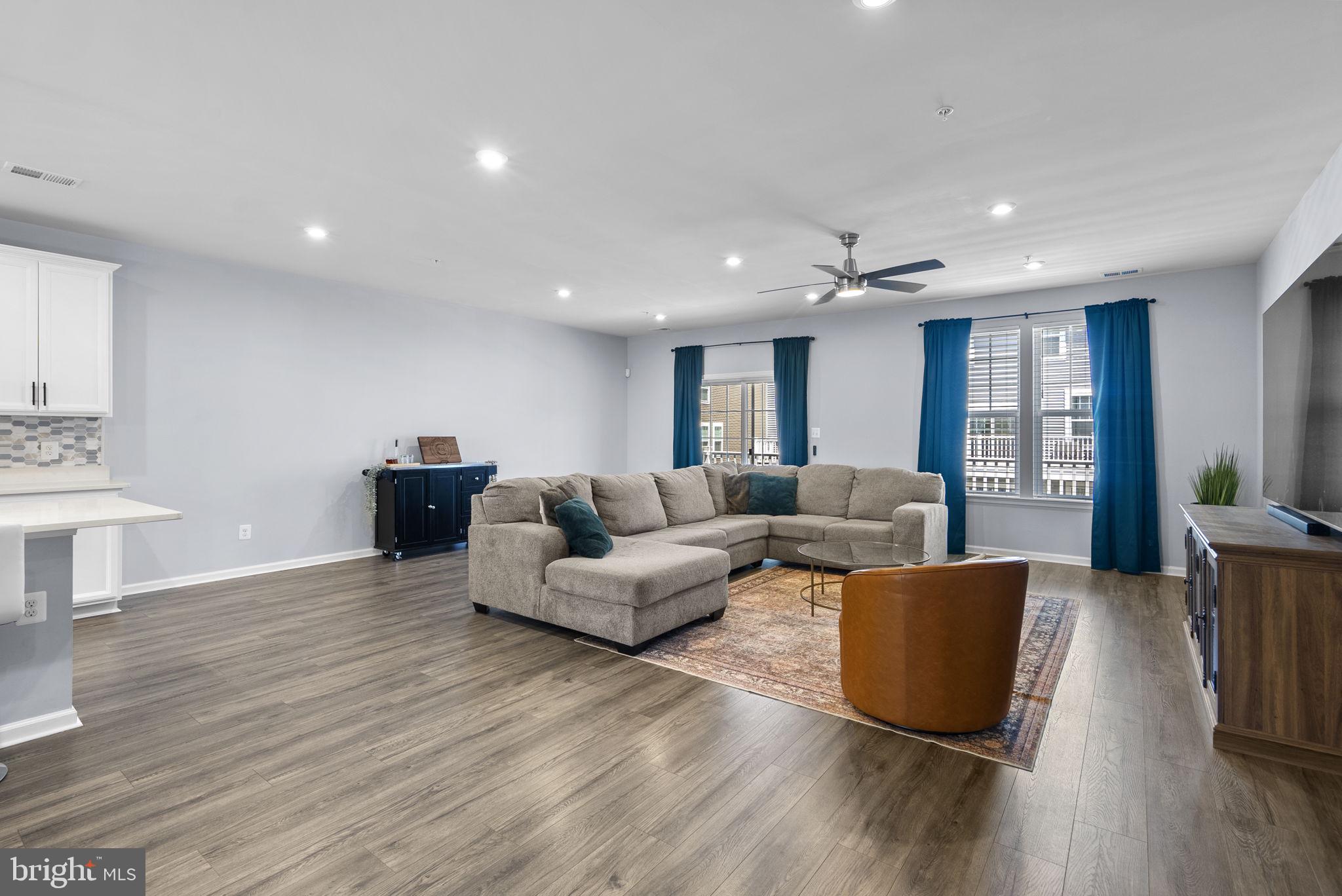 METRO POINTE - Residential