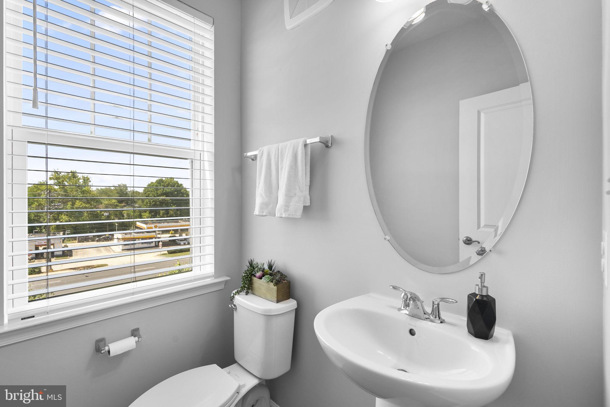 METRO POINTE - Residential