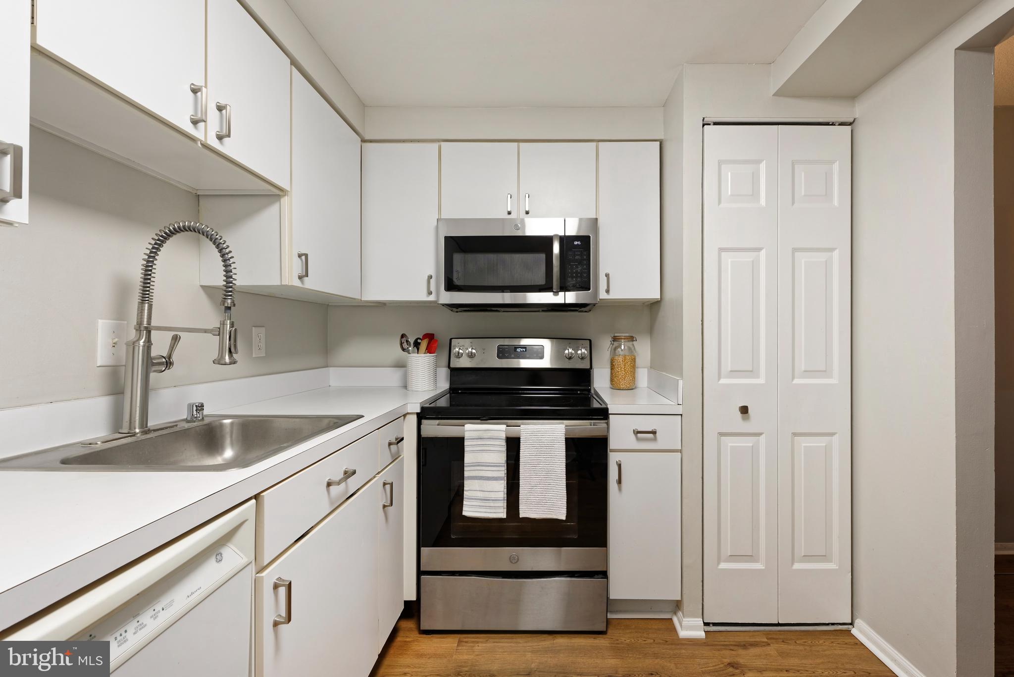 THE COLONIES - Residential