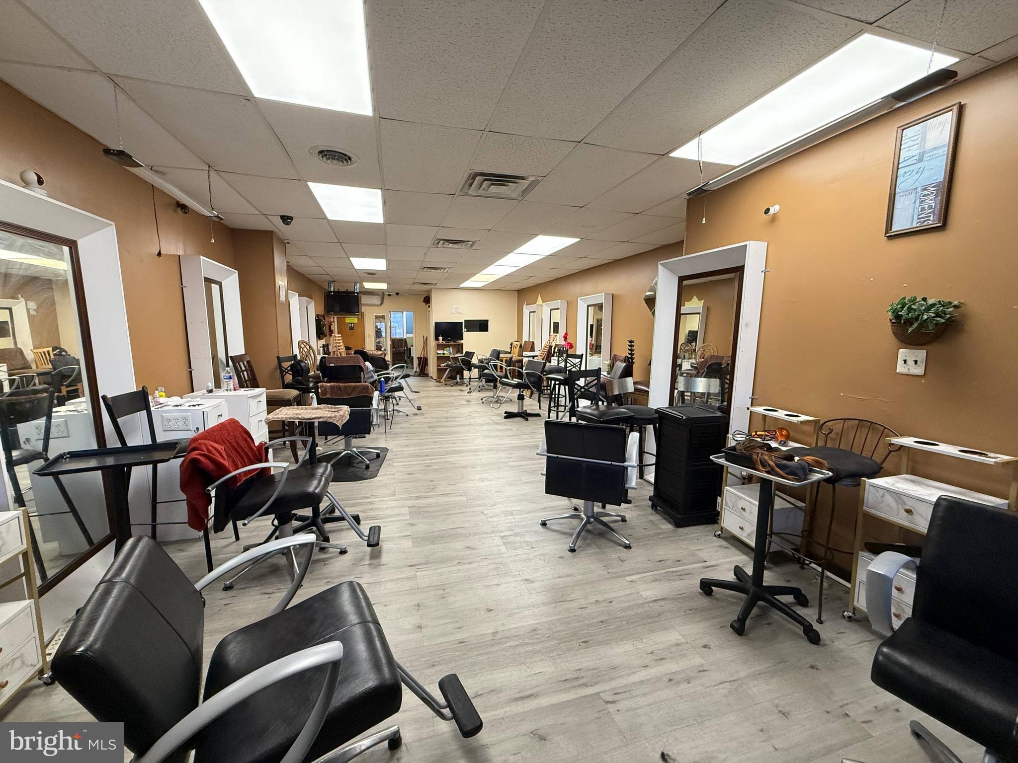 635 WHITE HORSE PIKE