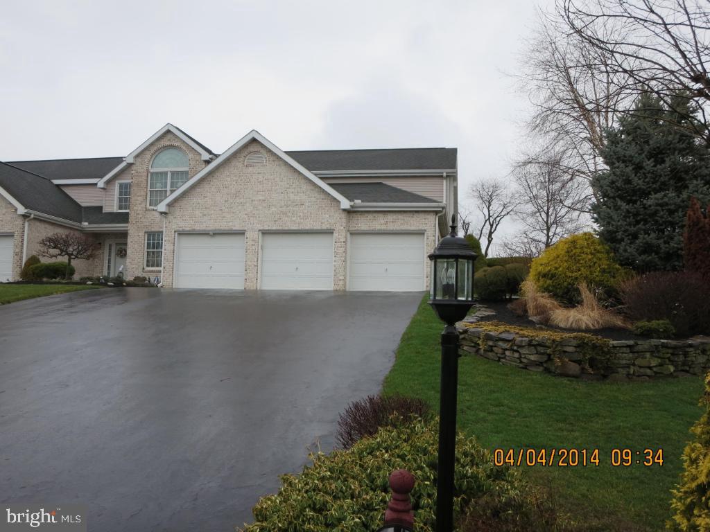 End unit w/main level master suite, end of cul-de-sac, 2-story foyer, LR w/fireplace, sunroom, crown molding, loft area, LL family room, office or 3rd BR, storage, exercise rm, ceramic tile, lots of extras. $150/year common area maintenance/$340 qtr complete lawn/snow care.