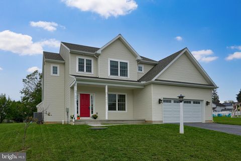 Photo of 110 Fairhill Drive, Lancaster, PA 17602 (MLS # PALA2055506)