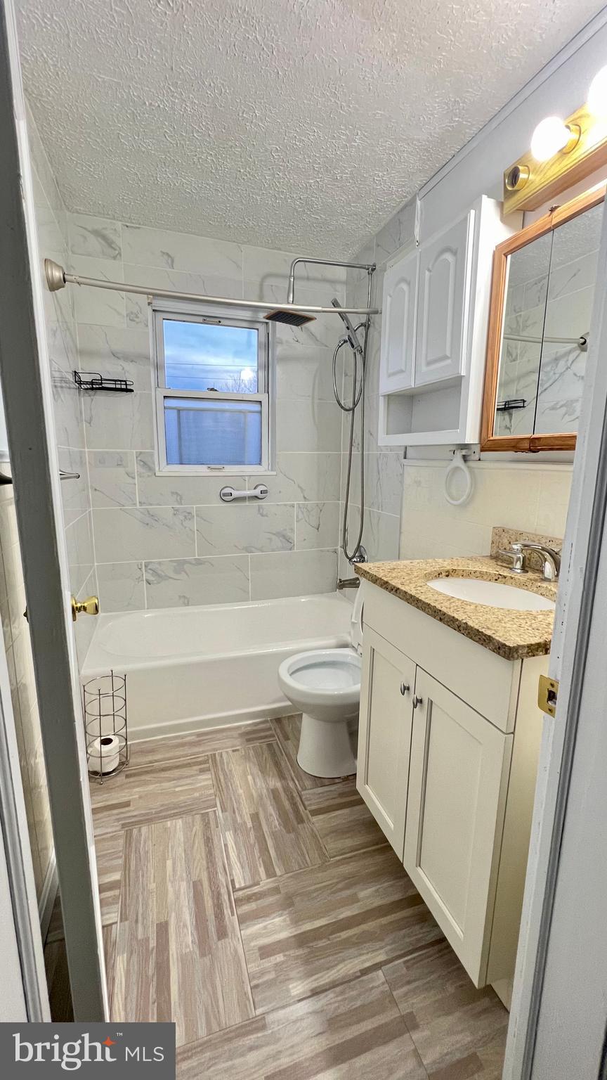 HAWTHORNE - Residential Lease