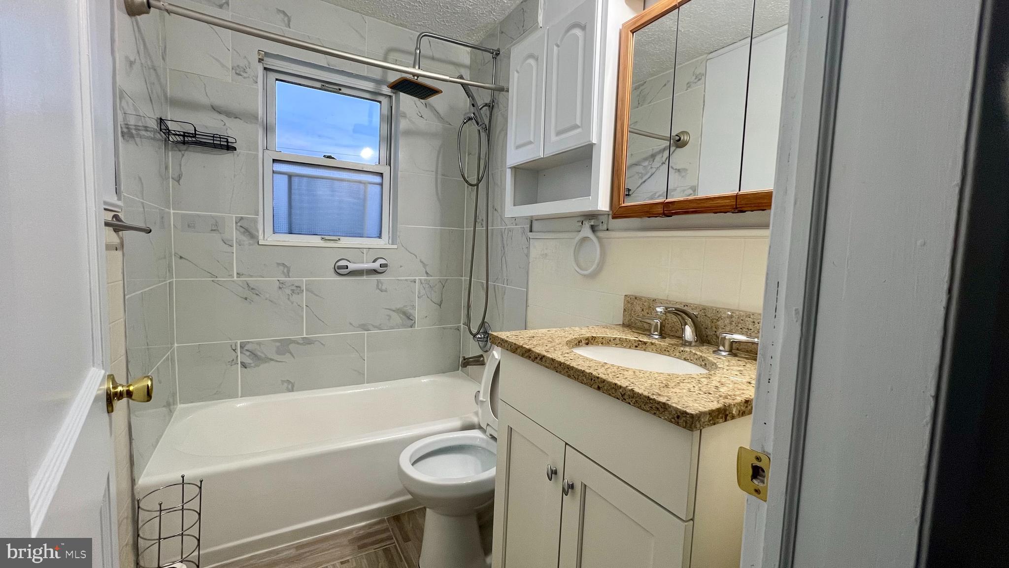 HAWTHORNE - Residential Lease