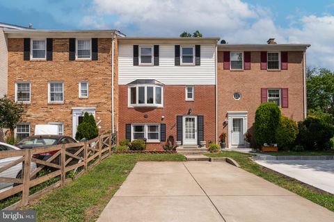 Townhouse For Sale - 4159 Novar Drive<br/> CHANTILLY, VA 20151