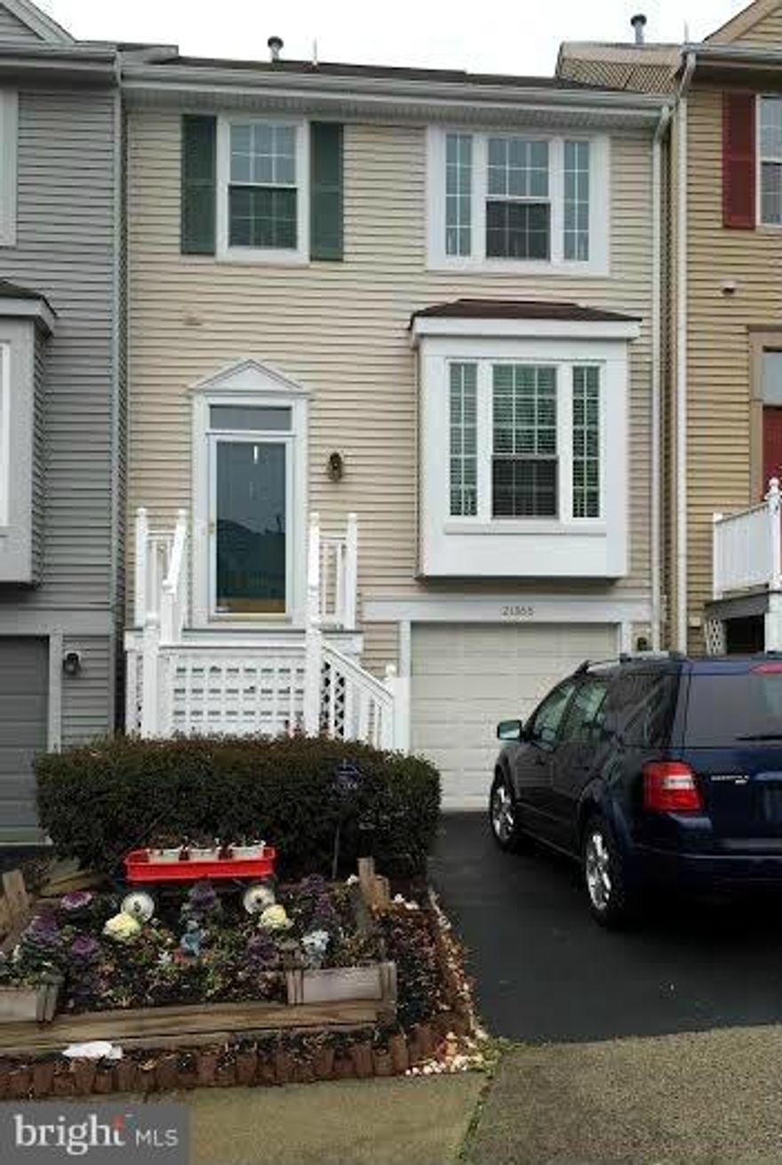 Charming  1 car garage townhome, Woodstone Community, Pool, playground, tot lots, close to shopping, great commuter location. Updated flooring, shows well, this home won't last!  Don't miss out on a great opportunity in a great community!