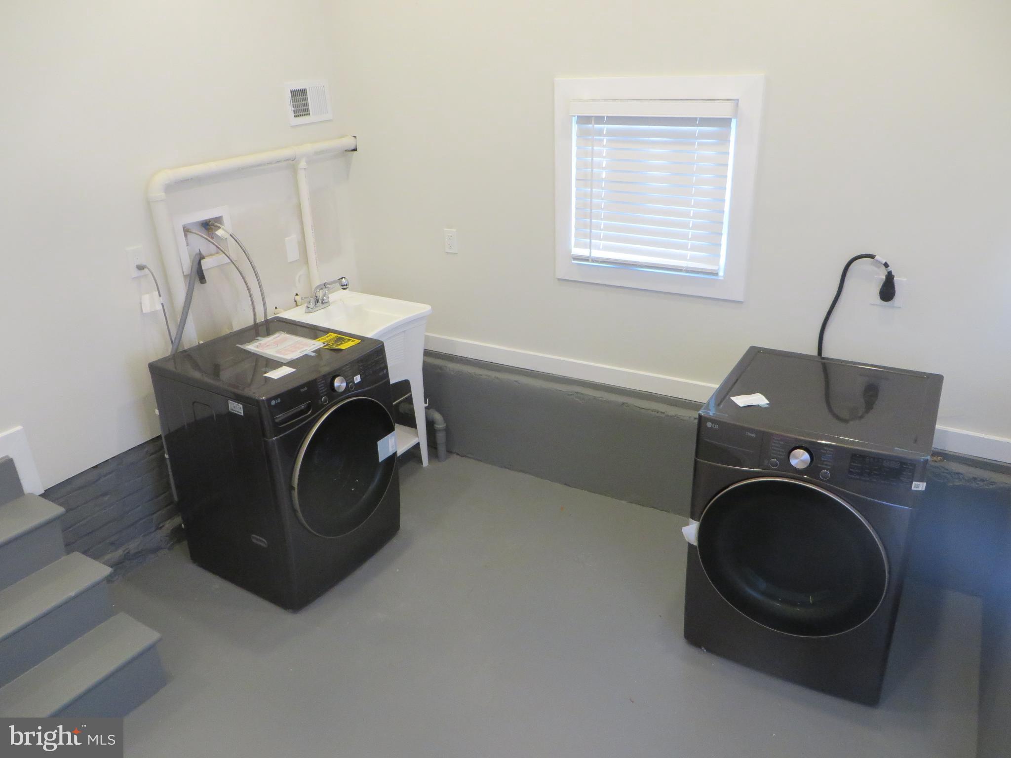 FIVE OAKS ESTATES - Residential