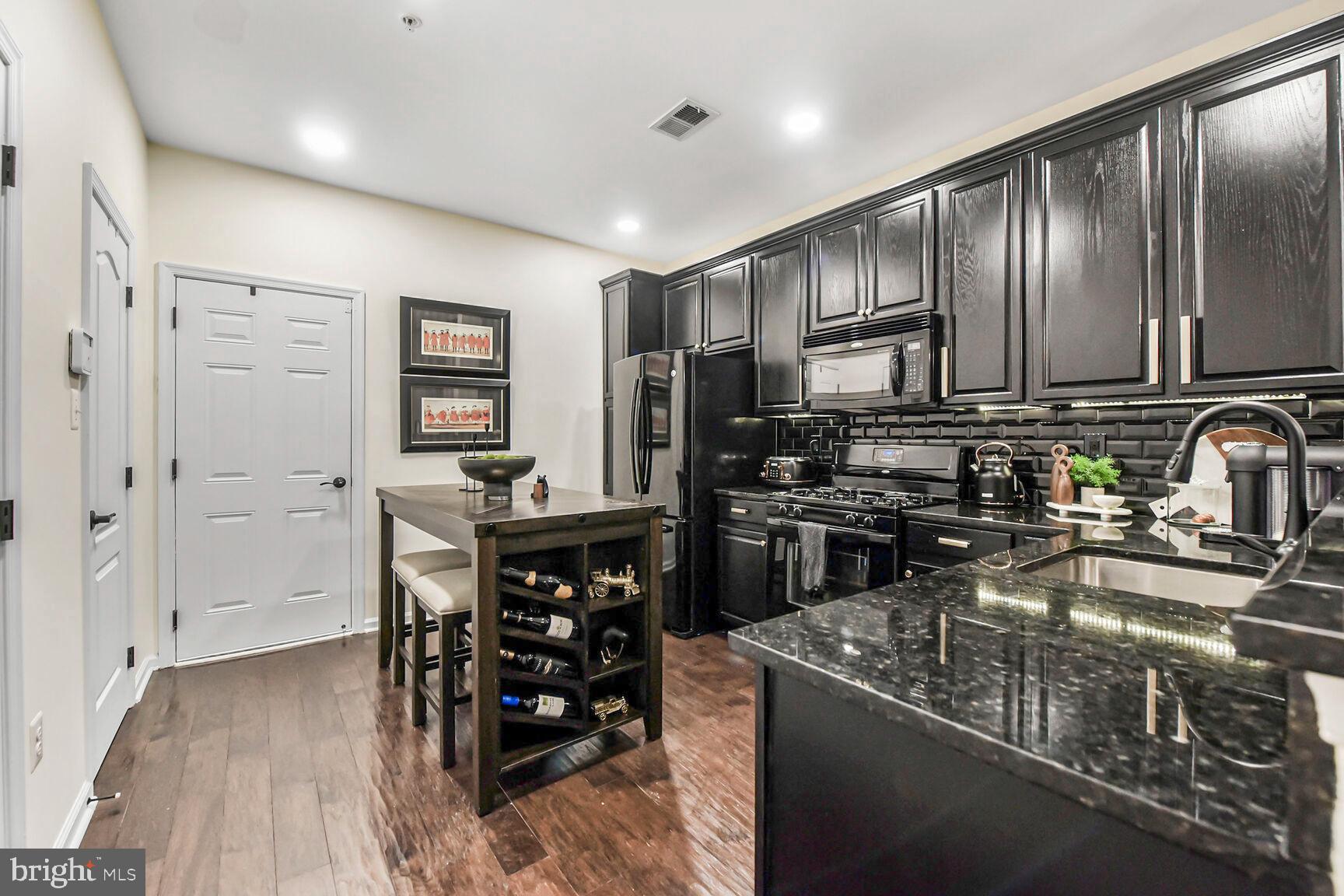 43590 HAMPSHIRE CROSSING SQUARE