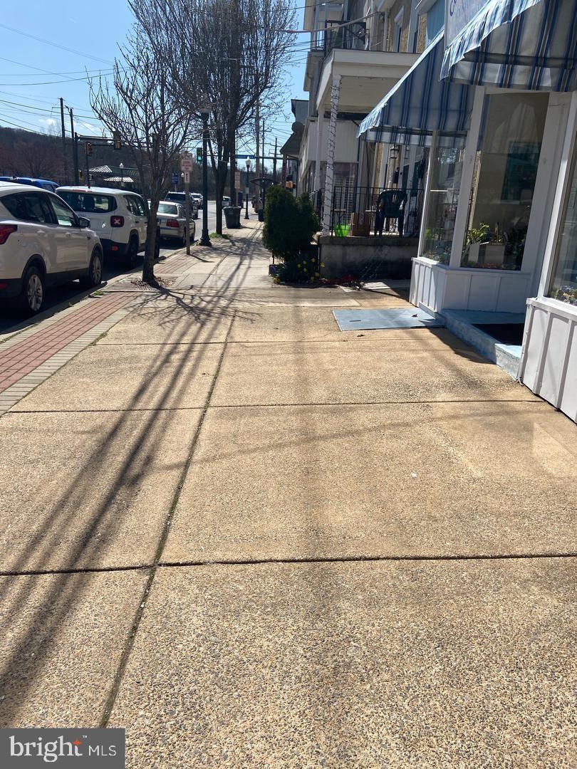 137 W LANCASTER AVENUE