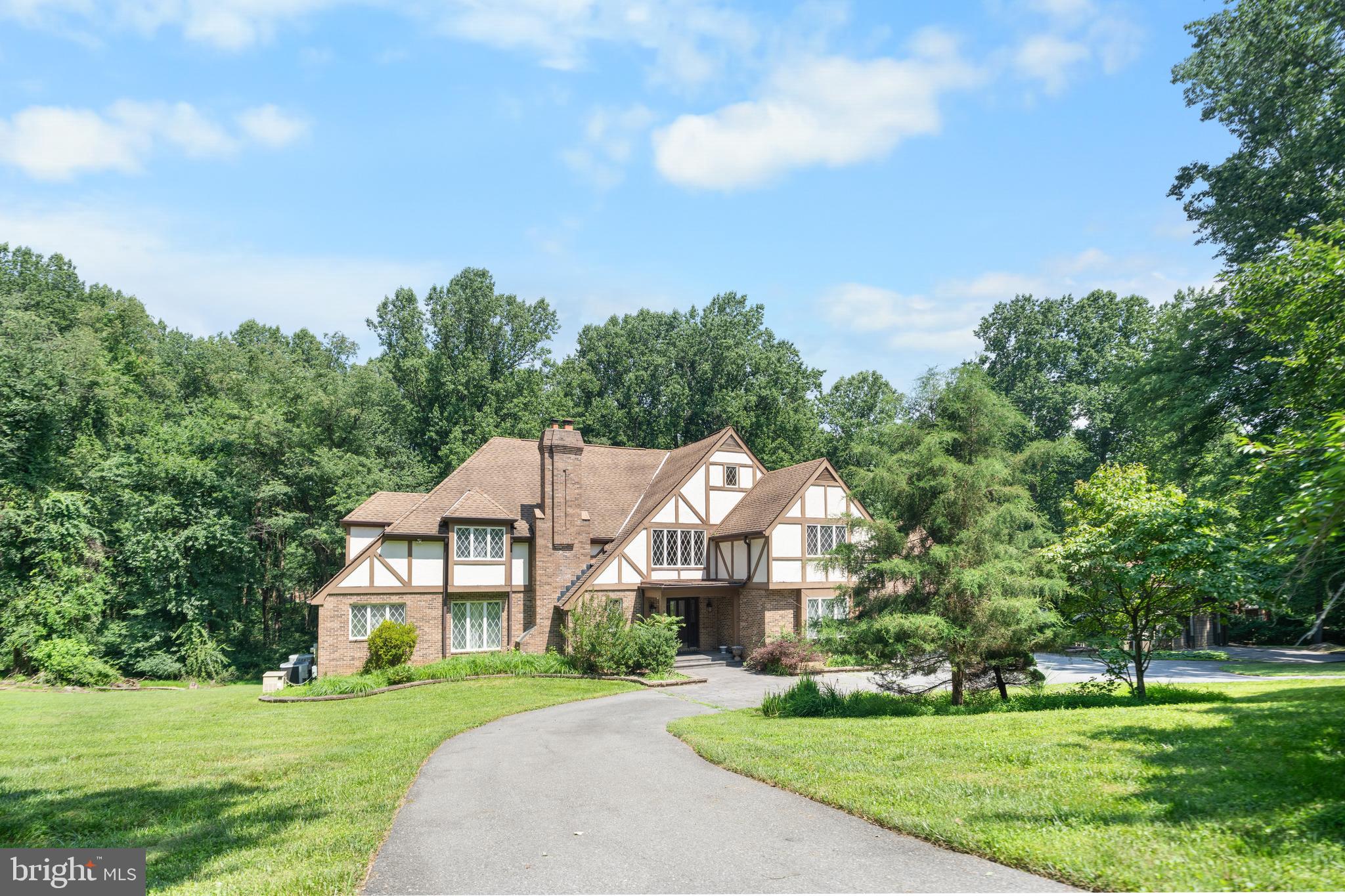 900 TUCKER LANE
