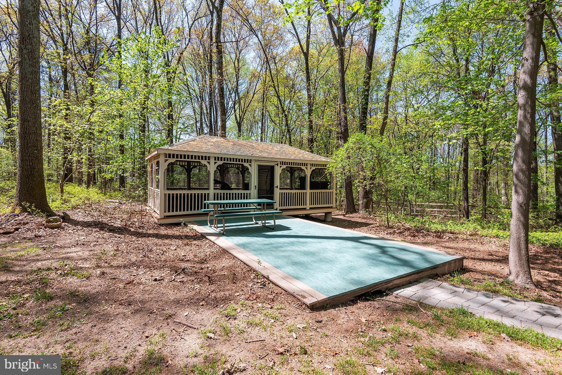 SCARLET OAKS - Residential