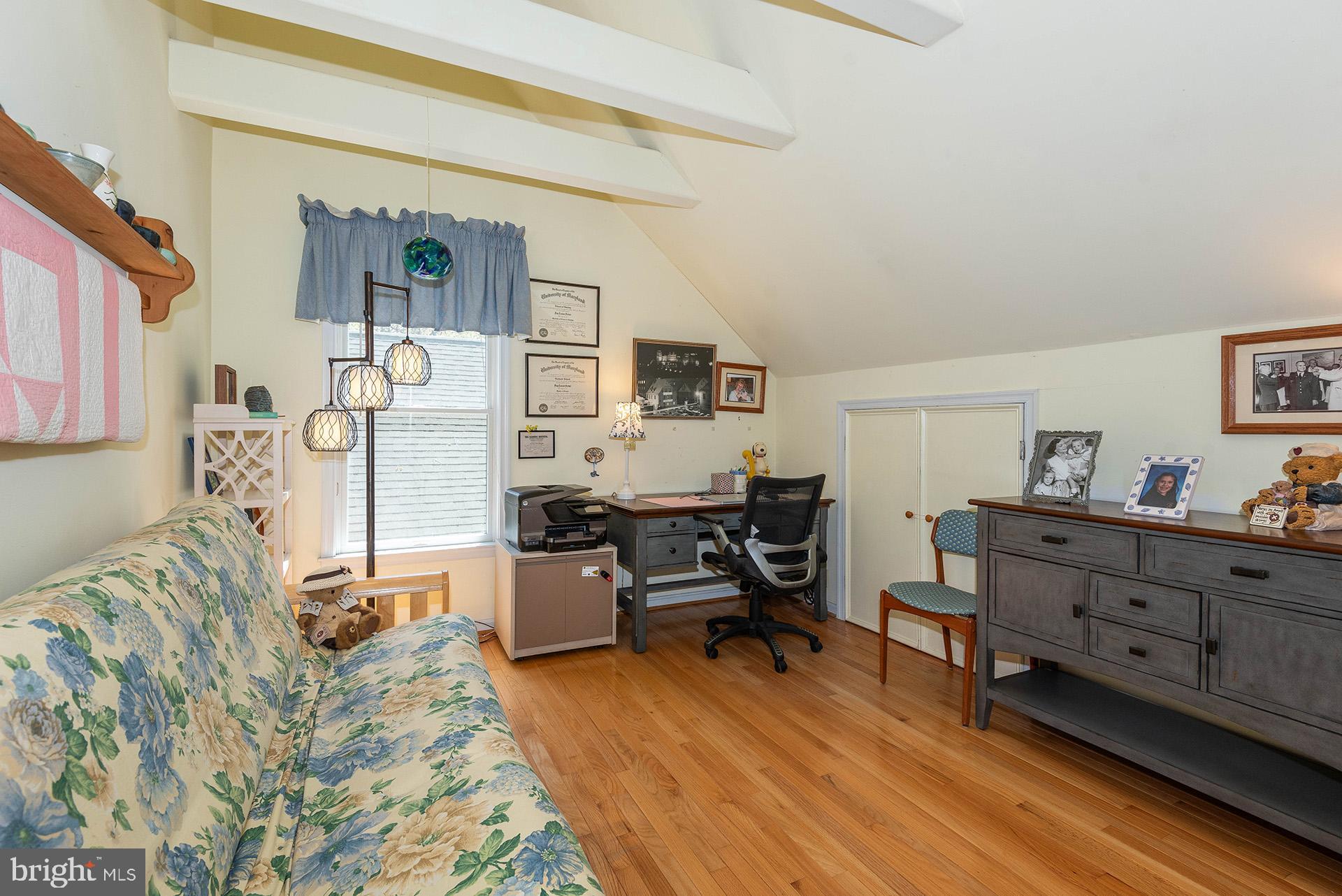 SCARLET OAKS - Residential