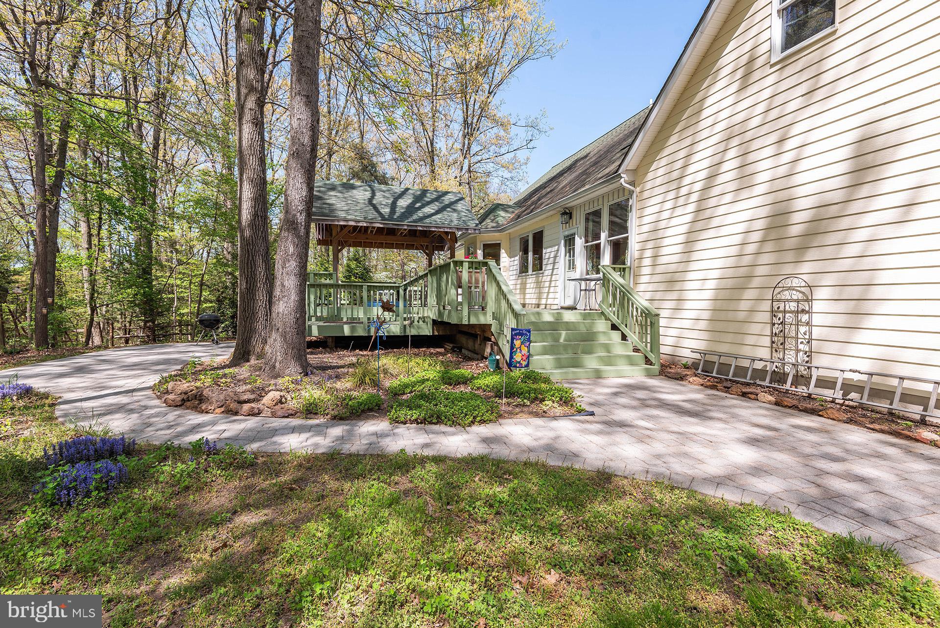 SCARLET OAKS - Residential