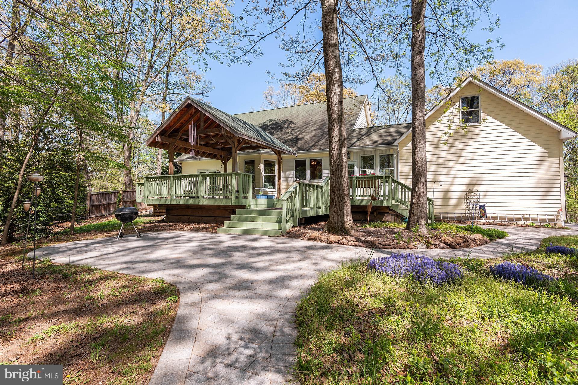 SCARLET OAKS - Residential