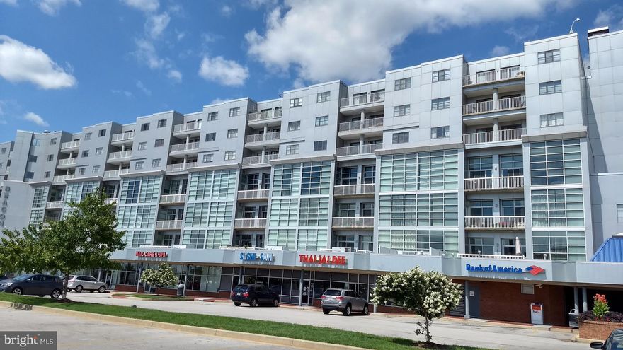 Beautiful, spacious 1br residence with private balcony at Canton's waterfront. Open layout. Gorgeous newer floors and stainless appliances complete this condo. Full size washer/dryer and new water heater too. 24/7 concierge and security, on site gym avail. Lighthouse Landing offers onsite restaurants and retail, across from Safeway & ODonnell Square. Ideal loc to Hopkins, Bayview, Canton Crossing.