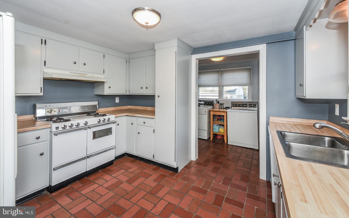 LANGHORNE MANOR - Residential