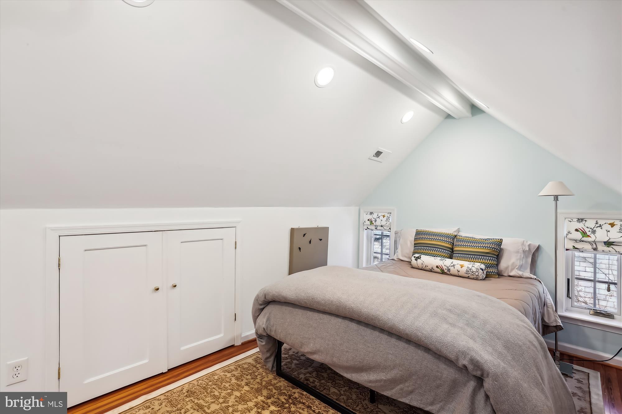 WOODSIDE FOREST - Residential