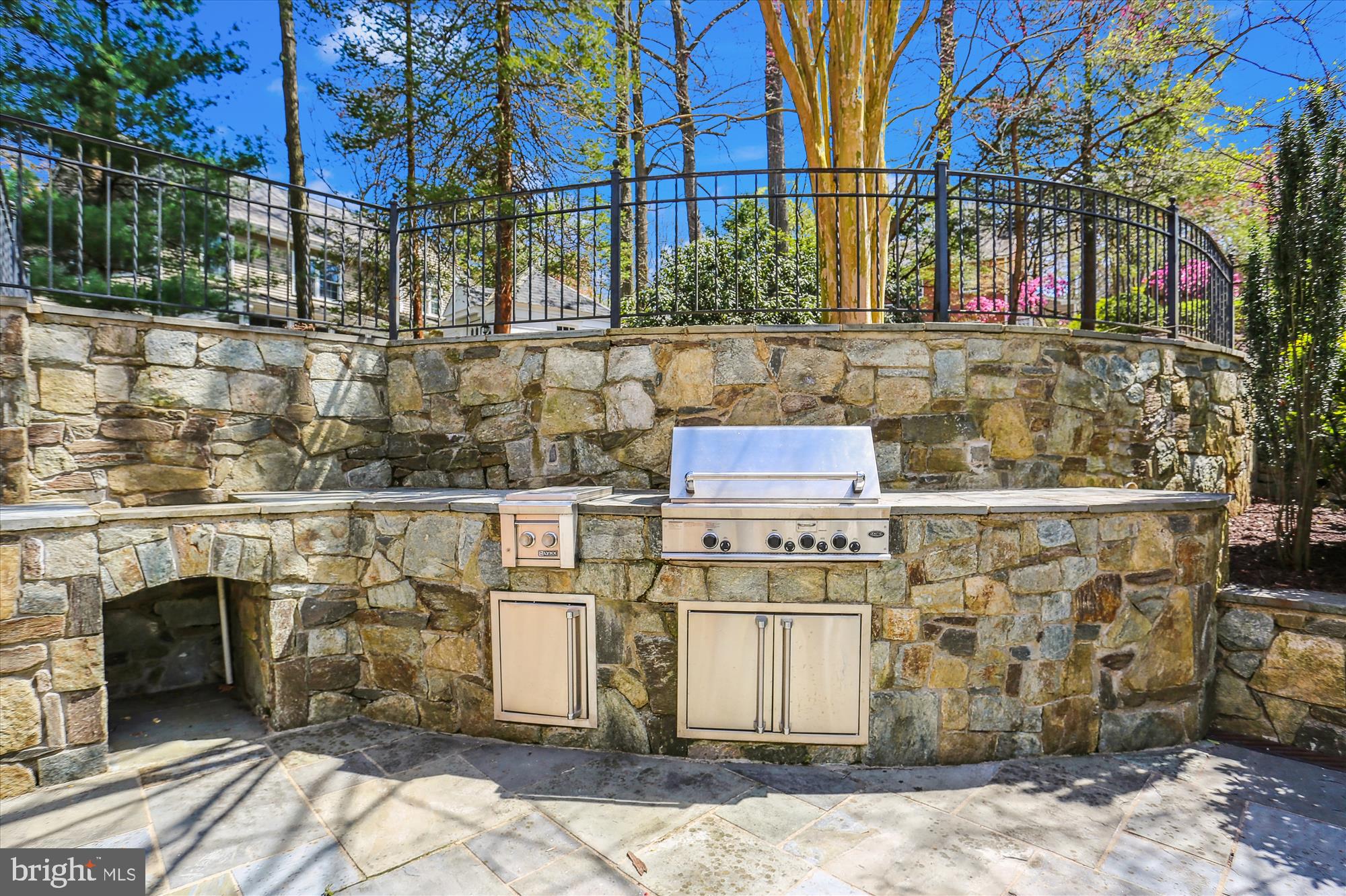 WOODSIDE FOREST - Residential