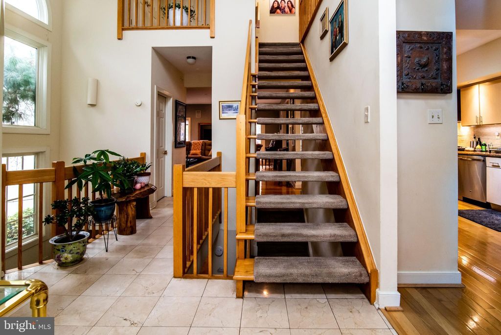 Photo of 336 Overlook Lane, CONSHOHOCKEN, PA 19428 (MLS # PAMC2169340)