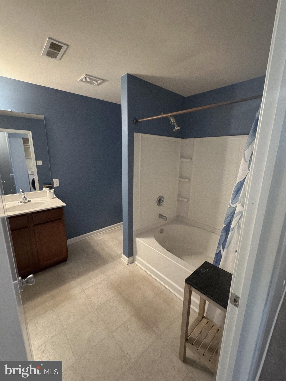 HANOVER SQUARE - Residential Lease