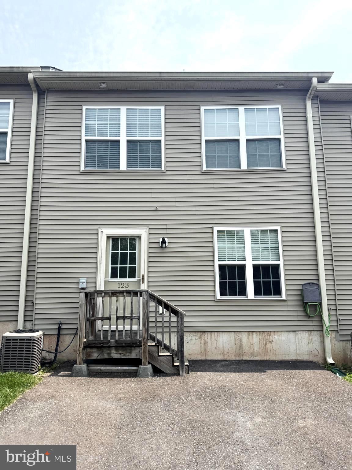 HANOVER SQUARE - Residential Lease