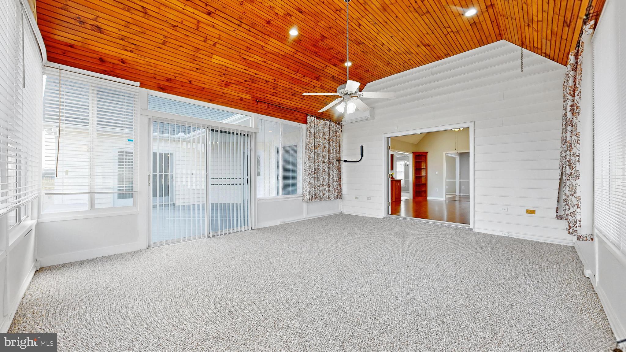 WATERSIDE - Residential