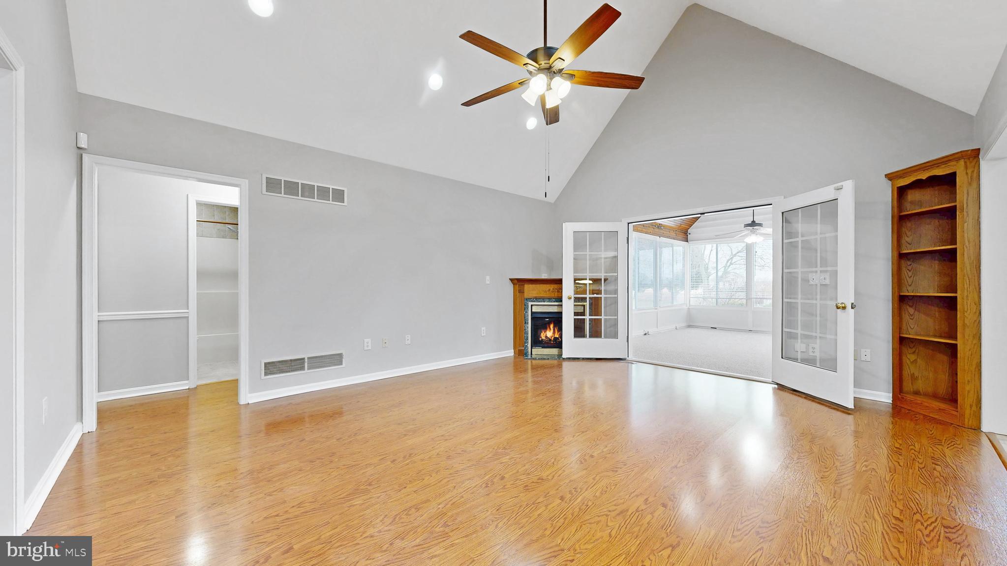 WATERSIDE - Residential