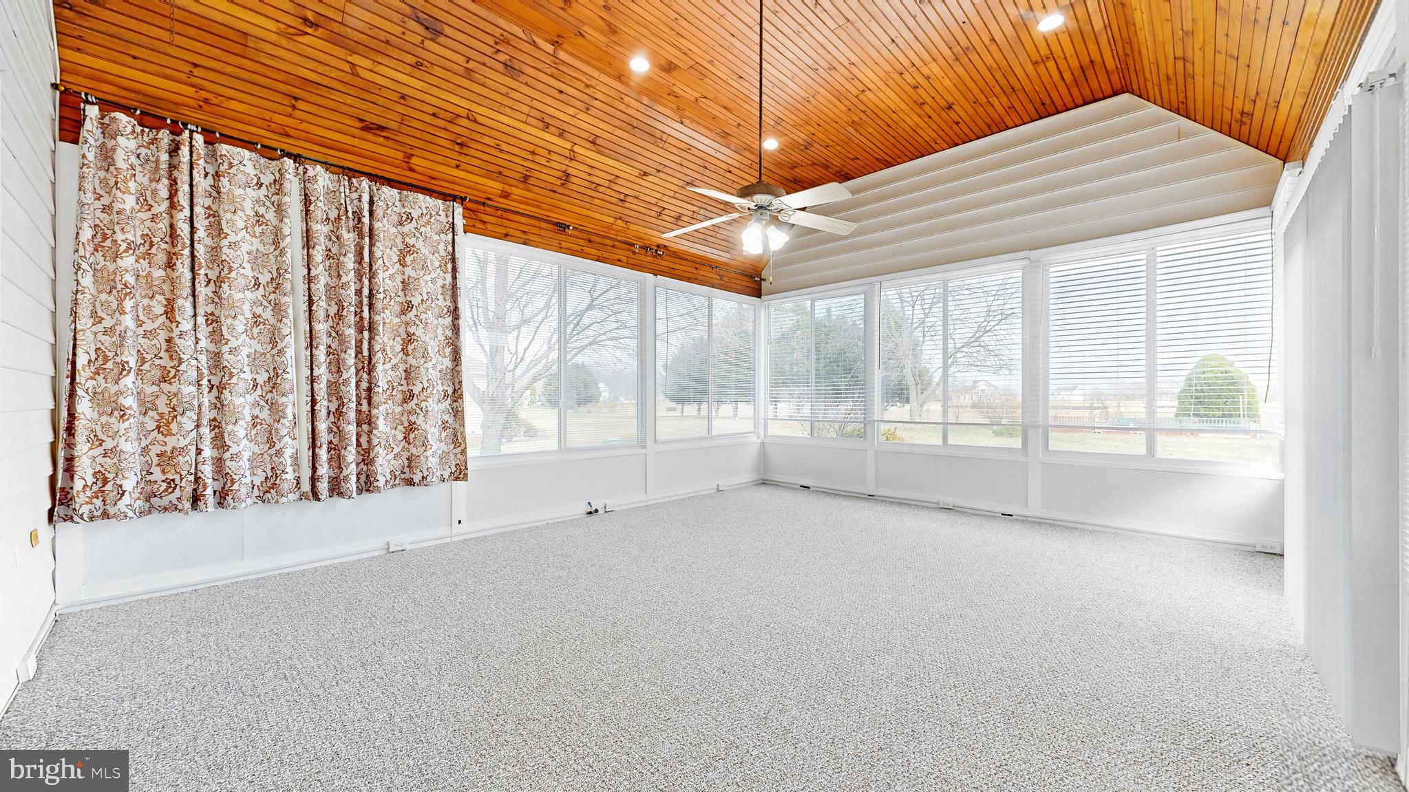 WATERSIDE - Residential