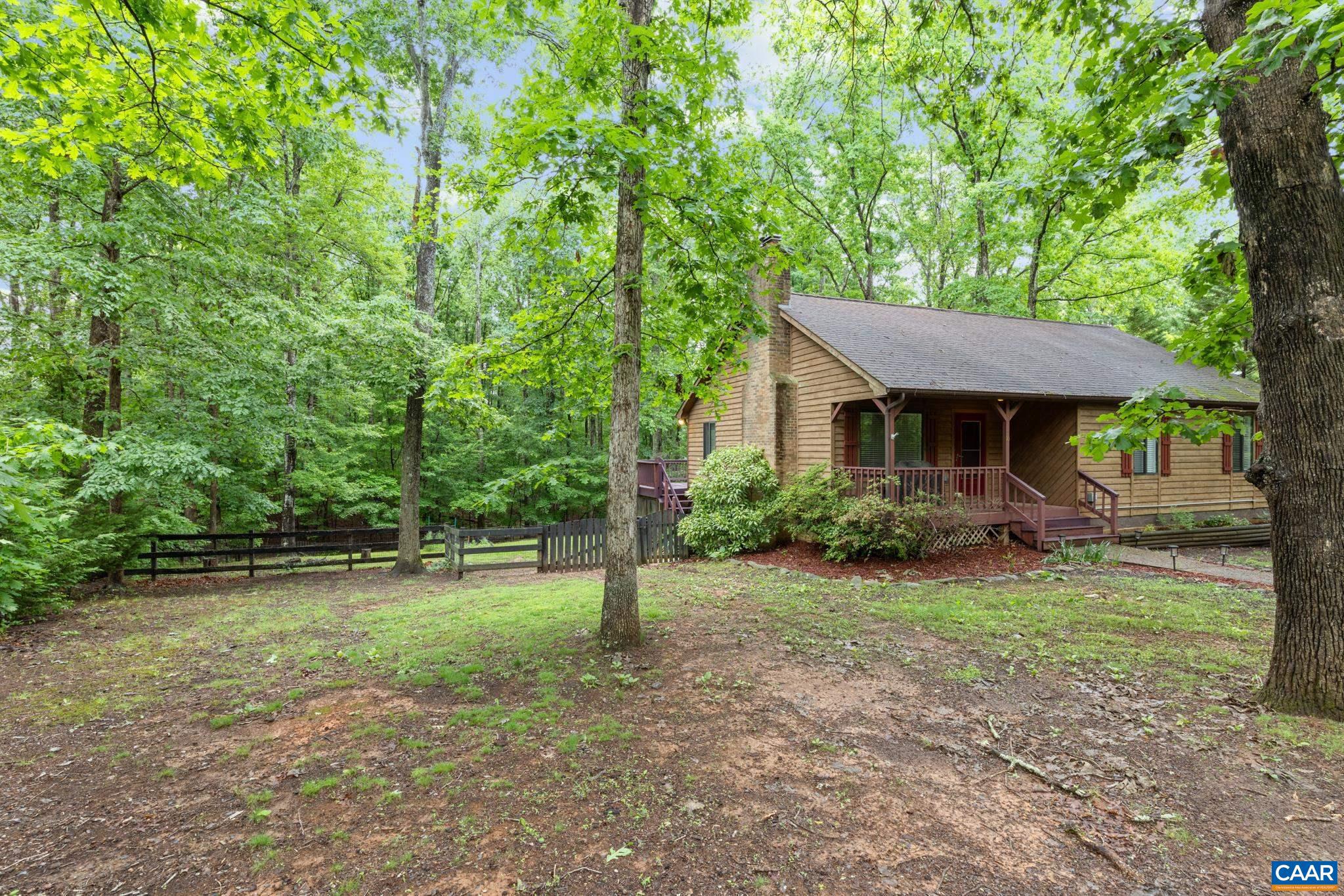 10 DARBY LN