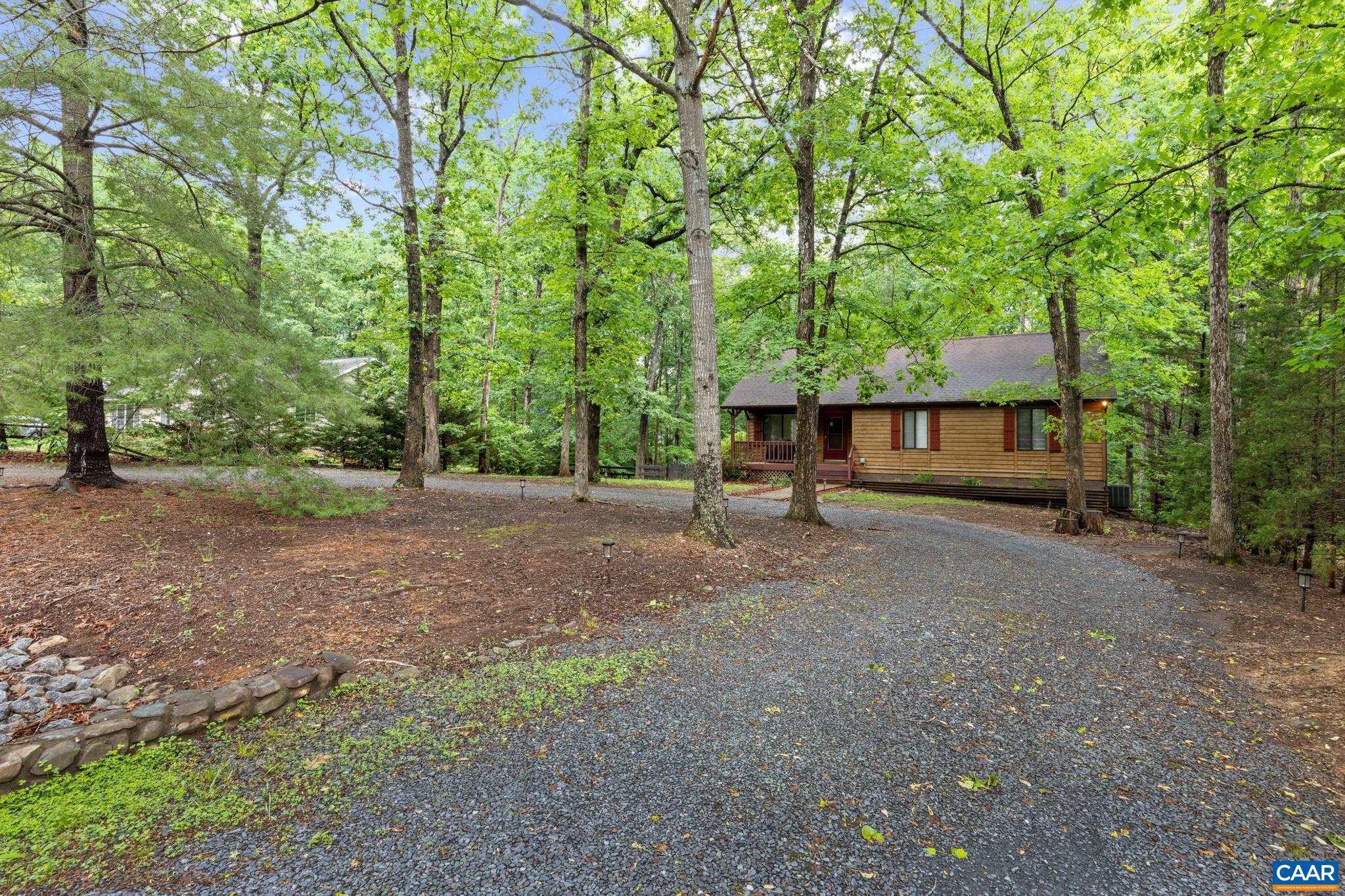 10 DARBY LN