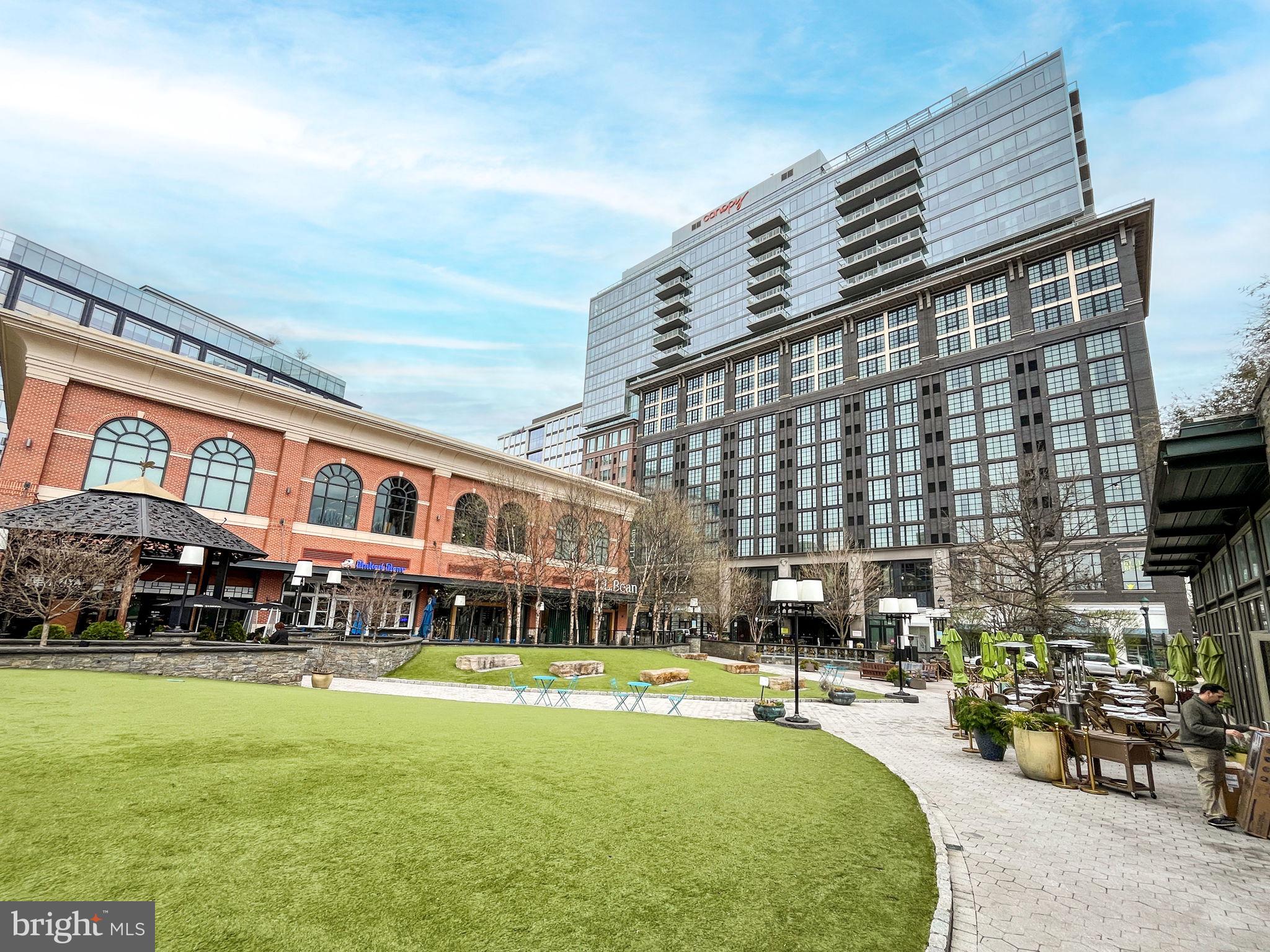 PIKE AND ROSE - Residential