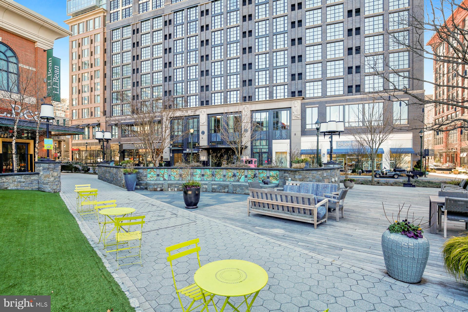 PIKE AND ROSE - Residential