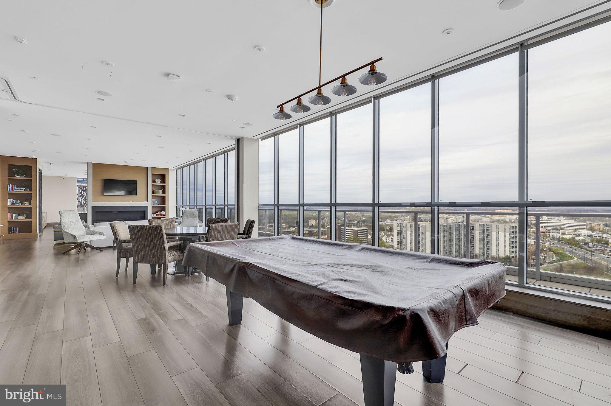 PIKE AND ROSE - Residential